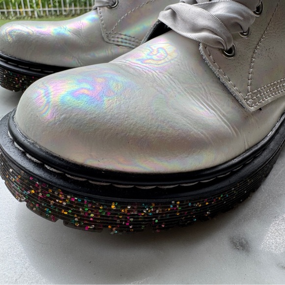NWOB 🦄Iridescent rainbow Doc Martens! - Picture 5 of 15